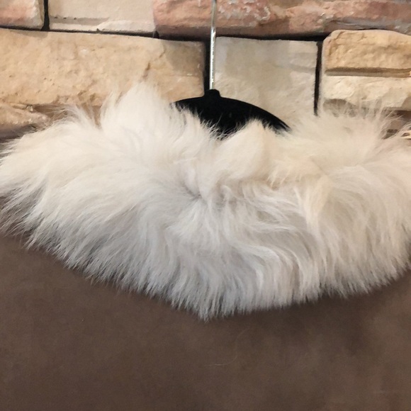 Celtic and CO suede biscuit cream wool MDF-664, Style KB-42, size 18 - Picture 5 of 8